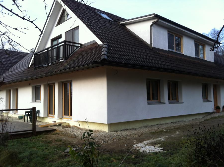 Renovation of an old square farmhouse