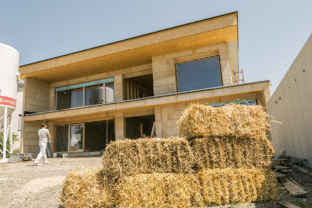 Load-bearing straw bale house made from big bales
